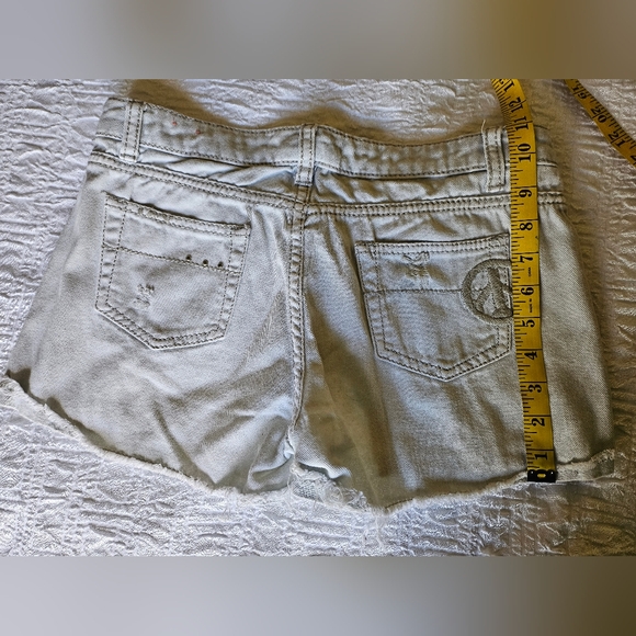 Womens Mudd Light Grey Jean Shorts Size 9 Peace Sign - Picture 7 of 12